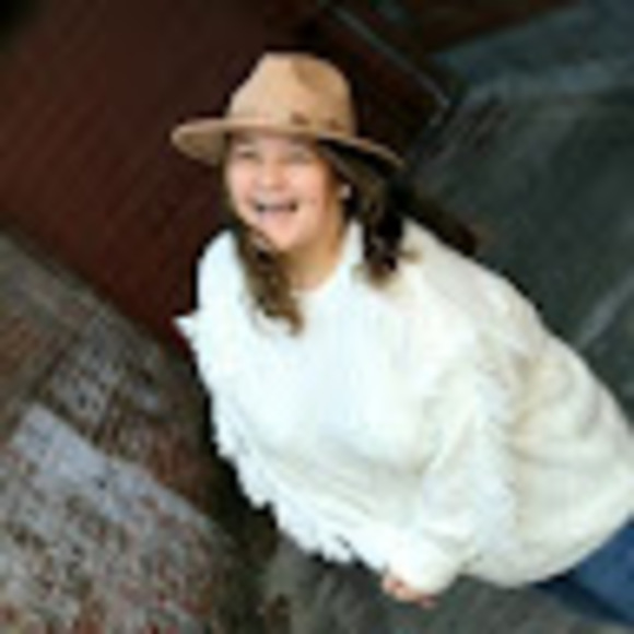 Meet your Posher, Jennifer - Picture 1 of 1